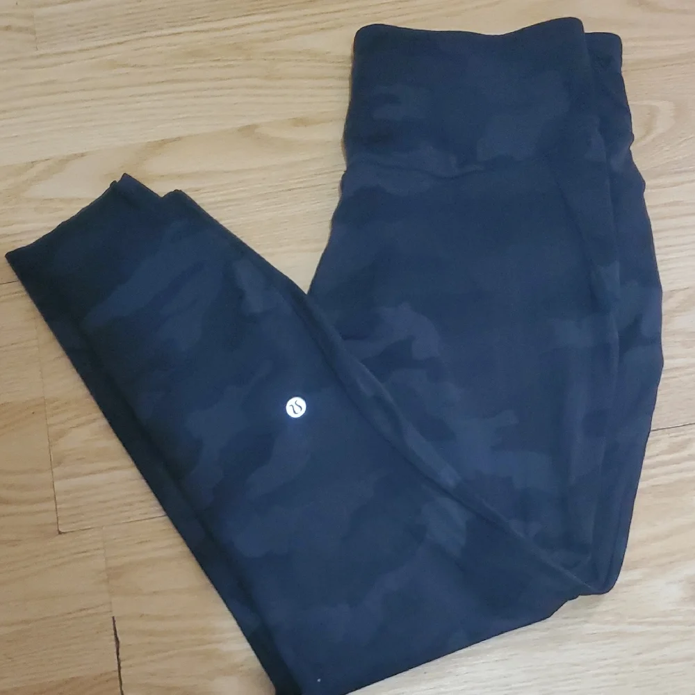lululemon athletica Black Camouflage Leggings - Picture 1 of 8
